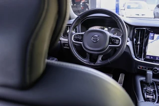 Volvo V60 T8 Recharge AWD R-Design Pano | HarmanKardon | Ak. Glas | Trekhaak | Head Up / 5