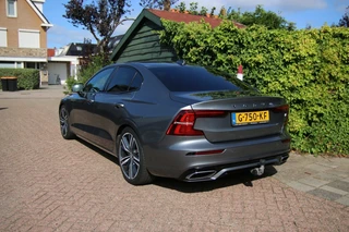 Volvo S60 2.0 T4 R-Design Polestar engineered / 34