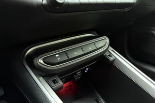 Jeep Avenger 1.2 e-Hybrid Summit Automaat | JBL Soundsystem| Navigatie | Draadloze telefoonlader | Elektrische achterklep | Camera | Keyless | Carplay / 32