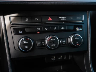 Seat Leon ST 1.0 EcoTSI Style Intense | Carplay | Keyless | Climate control | Cruise control | PDC v+a | Trekhaak / 9