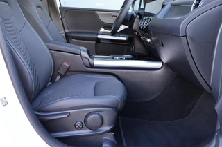 Mercedes-Benz B-Class 200 Luxury Line Panoramadak / Stuurwielverwarming / Stoelverwarming / 41