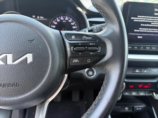 Kia Stonic 1.0 T-GDi MHEV DynamicPlusLine | Cruise Control | Climate Control | Navigatie | Camera | LM Velgen | Parkeersensoren | / 18