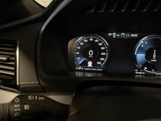 Volvo XC90 2.0 T8 Recharge AWD R-Design Pano Memory 7P NAP / 35