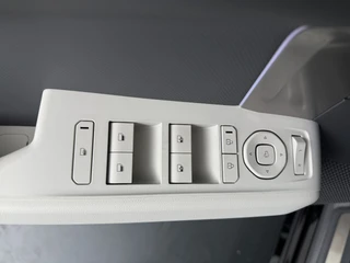 Kia EV3 GT-Line Business Edition 81.4 kWh  - Direct Leverbaar! - Apple Carplay - Adaptieve Cruise Control - Achteruitrijcamera - Stoel-/Stuurverwarming - Fabrieksgarantie t/m 2033 / 20