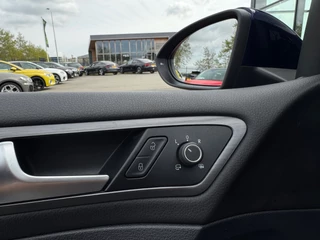 Volkswagen Golf TSI * Panoramadak * Camera * Navigatie * Massage Stoel / 27