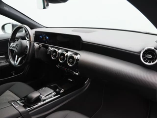 Mercedes-Benz CLA-klasse Shooting Brake 180 Business Solution 136 Pk Automaat | Stoelverwarming | Camera | Cruise Control | CarPlay | Climatronic | 16 Inch | 97.722 Km !! / 37