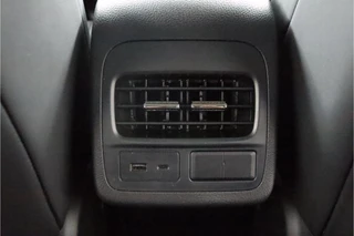 Omoda 5 EV Premium 61 kWh *DEMO* - Full Options! - Stuur-/stoelverwarming - Draadloze Apple Carplay of Android Auto - Schuif-/kanteldak - 7 jaar of 150.000km Fabrieksgarantie / 76