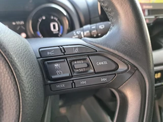 Toyota Yaris 1.5 Hybrid Executive DODEHOEK PARELMOER SPORTSTOELEN STOELVERWARMING PDC LED / 17