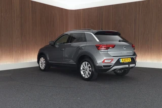 Volkswagen T-Roc 1.5 TSI 150pk DSG Style Trekhaak Camera Stoelverwarming Massage Virtual Cockpit Navigatie / 9