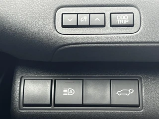 Toyota C-HR+ First Edition 77 kWh STOEL/STUURVERWARMING EL-ACHTERKLEP BLINDSPOT CLIMA APPLE/ANDROID PARK-SENSOR / 13