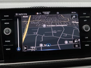 Volkswagen Taigo 1.0 TSi 110 Pk Automaat Life Business | Panorama dak | Adaptive cruise | Stoelverwarming | Trekhaak | CarPlay | 17 Inch | 86.564 Km !! / 18