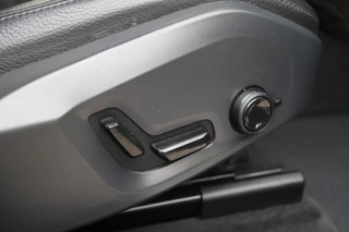 Volvo XC60 T6 Recharge AWD Plus Dark | Stoelverwarming | Trekhaak |  Parkeercamera | Panoramadak  | Longe Range | Pilot Assist | BLIS | Leder | Glossy Black | Keyless / 47