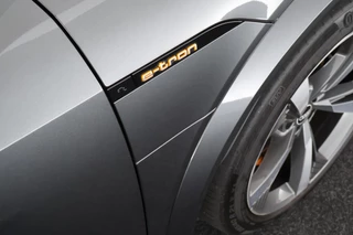 Audi e-tron Sportback S quattro 503pk 95 kWh SOH 93% Panoramadak Trekhaak Leder Matrix LED B&O Memory Keyless Navigatie / 56