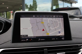 Peugeot 3008 1.2 PureTech Première  | Panoramadak | Camera | Trekhaak | Elekt. achterklep | Navigatie / 17