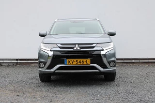 Mitsubishi Outlander 2.0 PHEV Executive Edition / 10