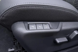 Peugeot e-208 EV GT Avantage 51 kWh Alcantara® Executive Interior l Drive Assist Plus Pack l Navigation Pack l Vision Pack l Matrix LED l Apple Carplay & Android Auto l 360 Camera l Navigatie Full-Map / 20