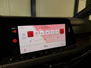 Volkswagen Golf 1.5 eTSI R-Line Pano Virtual Camera IQ Light / 39