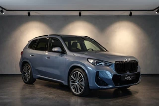 BMW X1 xDrive23i M Sport 218PK Panorama | Leder | Harman | HUD | 360° Camera | 20" LM / 2
