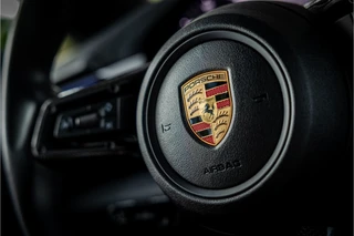 Porsche Macan 4 100 kWh  Pano Luchtvering Sport Chrono Matrix Passenger Display / 40