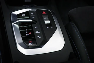 BMW 1-serie 123 xDrive | INNOVATION PACK | PANORAMADAK | STUURVERWARMING | MASSAGE |  HEAD UP | 360 CAMERA | 19" / 43