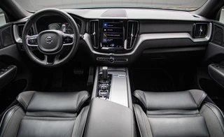 Volvo XC60 T6 Plug-in hybrid AWD R-Design Panorama|H/K Audio / 10