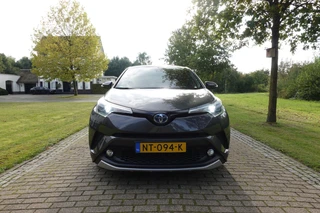 Toyota C-HR 1.8 Hybrid Executive  | Dealer onderhouden | NAVI | Camera | Trekhaak | Cruise control | / 2