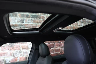MINI Countryman John Cooper Works ALL4 Chili Automaat  / Navigatiesysteem Plus / Leder / Panoramadak / Harman Kardon / Stoelverwarming / Achteruitrijcamera / 19 Inch / Sportstoelen / Parkeersensoren voor+achter / Climate Control / Head-Up Display / 23