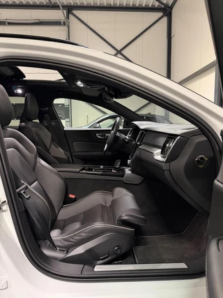 Volvo V60 2.0 T6 Recharge AWD R-Design Pano Leer Camera NAP / 35