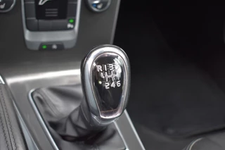 Volvo V40 1.6 T3 MOMENTUM NAVI / PDC / STOEL VERW. / TREKHAAK / 26