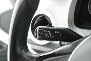 Volkswagen Up! 1.0 66pk Active Camera Cruise Stoelverwarming / 16