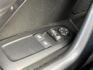 Peugeot 2008 Blue Lion 1.2 PureTech 130PK Navigatie, Parkeersensoren, Trekhaak, Panoramadak, Apple Carplay, Android Auto / 14