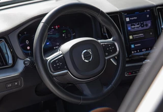 Volvo XC60 2.0 T6 Plug-in hybrid AWD Core Bright Long Range|Panorama / 18