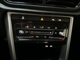 Volkswagen T-Roc 1.5 TSI 150pk DSG Life Navigatie Trekhaak Parkeersensoren App-Connect DAB+ / 23