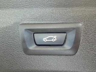 BMW X1 SDrive18i Executive achteruitrijcamera, extra getint glas, electr bedienbare achterklep, parelmoer wit / 21
