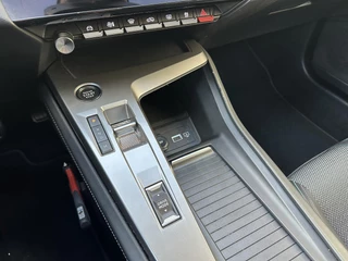 Peugeot 308 SW 1.2 Turbo 130 PK Allure | Automaat | Trekhaak 1400 KG | Navigatie | 360 Graden HD Camera | Full LED Verlichting | Cruise Control | Keyless Entry | Dode Hoek Detectie | Adaptieve Cruise Control | Digitaal Dashbord | 17" Lichtmetalen Velgen | / 29