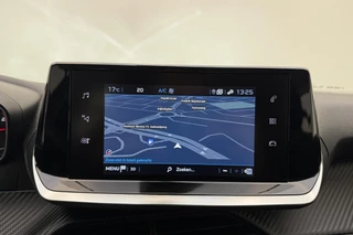 Peugeot 2008 1.2 PureTech 100pk Active Pack | Distributieriem vervangen in mei 2025 bij 92.519km | Navigatie | Climate Control | DAB+ | Lichtmetalen Velgen 16inch | Apple Carplay/Android Auto / 19