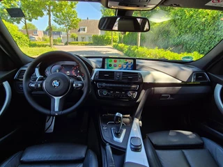 BMW 3-serie Touring M Sport Edition Apple CarPlay Trekhaak 18inch breedset 6WB Virtual dash NAP RIJKLAAR / 4