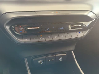 Hyundai Bayon 1.0 T-GDI Comfort Smart  Rijklaar + Fabrieksgarantie “Sinds 1970 | 5.000+ reviews | Score 9,5 | Service zoals ’t hoort” Henk Jongen Auto's in Helmond,  al 50 jaar service zoals 't hoort! / 15