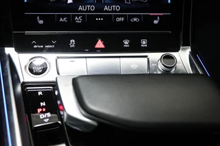 Audi Q8 Sportback e-tron 55 quattro Edition 115 kWh | PANORAMADAK | ACHTERBANKVERWARMING | AMBIENT LIGHTING | HEAD UP | B&O | TREKHAAK | 22" / 43