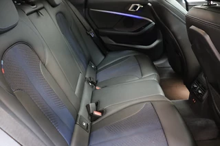 BMW 2 Serie Gran Coupé 218i High Executive M Sport Pakket Automaat  / Live Cockpit Professional / Panoramadak / Stoelverwarming / 18 Inch / Climate Control / Parkeersensoren / Bluetooth / DAB / Cruise Control / Lichtpakket / Extra Getint Glas / LED / 16