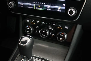 Skoda Superb Combi 1.4 TSI 218pk iV Business Edition Trekhaak Memory Stoelverwarming Virtual Cockpit Navigatie / 39