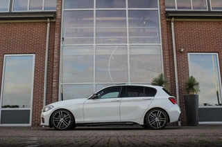 BMW 1-serie 120i Edition M Sport Shadow High Executive | 2e eigenaar | Driving Assistant | Schuif-/kanteldak | Camera | Harman Kardon | Keyless entry | LED | M sport remmen | PDC / 7