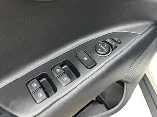 Kia Stonic 1.0i Turbo DynamicLine Automaat |  Two-tone lak | Apple Carplay / Android Auto | Airco |  Elektrische ramen | Camera | Parkeersensoren | Lichtmetalen velgen | / 23