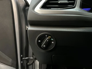 Volkswagen T-Roc 1.5 TSI 150pk DSG Life Navigatie Trekhaak Parkeersensoren App-Connect DAB+ / 25