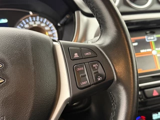 Suzuki Vitara 1.5 Hybrid Select | Automaat | Adaptive cruise | Stoelverwarming | CarPlay | Camera | Afneembare trekhaak / 17