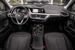 BMW 1-serie 116d F40 Executive Edition | 1e eigenaar | NL Auto | HiFi audio | DAB | LED | Apple Carplay | Rijstrooksensor | Cruise control | Climate control | Sportstuur | Active Guard Plus / 4