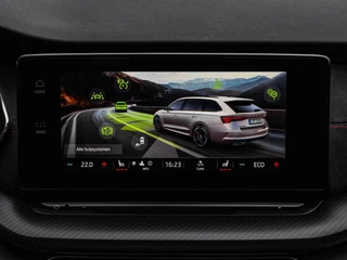 Skoda Octavia Combi 1.4 TSI RS iV PHEV Business 245 PK Panoramadak Matrix LED Camera Sfeerverlichting Stoelverwarming 19" / 33