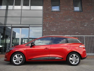 Renault Clio Estate 0.9 TCe Limited 90pk | Navigatie | Trekhaak | Airco | Cruise Control | Parkeerhulp achter | Extra getint glas | Lichtmetalen velgen / 6