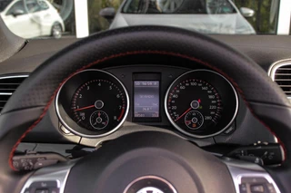 Volkswagen Golf Cabrio 2.0 TSI GTI | 2e eigenaar | DSG | Xenon | Stoelverwarming | Climatronic | Cruise control | Navigatie | Bluetooth | PDC | 18 inch Detroit | Origineel / 21