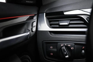 BMW X1 xDrive20i High Executive | PANORAMADAK | HEAD UP | STOELVERWARMING | TREKHAAK / 34